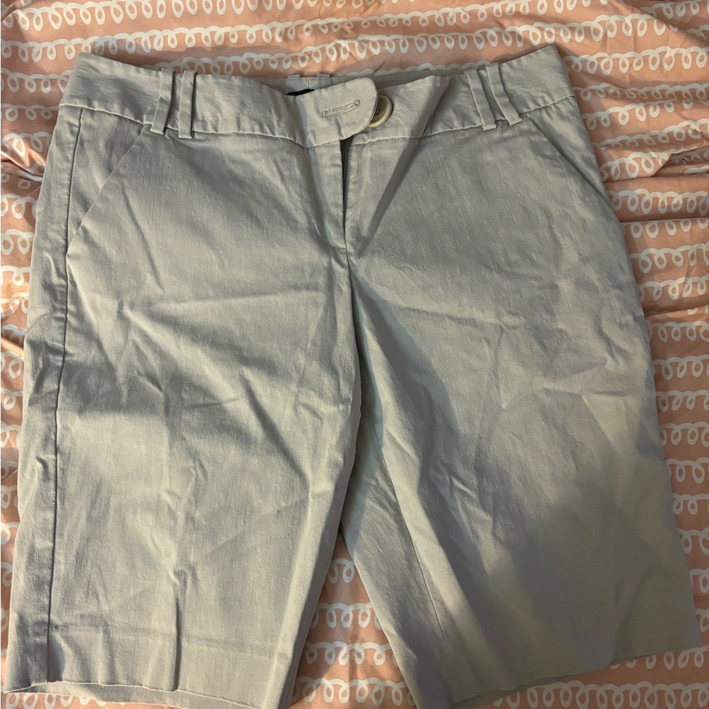 The Limited exact stretch size 10 •Womens casual shorts